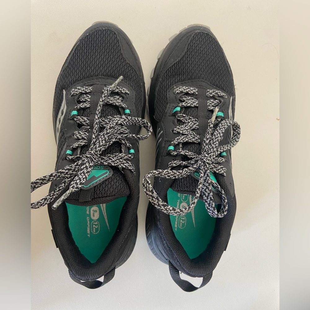 Saucony women Gore-Tex gym shoes - Picture 2 of 4